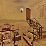 Vista Cave Hotel 2*