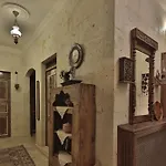 Vista Cave Hotel 2*