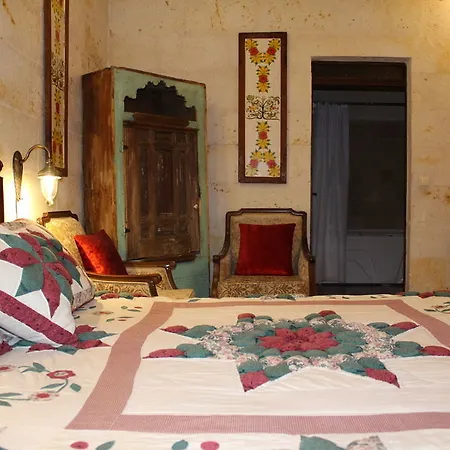 Vista Cave Hotel 2*